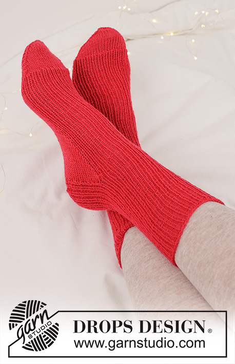Merry Mistletoe Socks