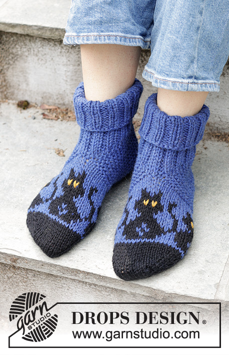 Bewitched Cat Socks by DROPS Design